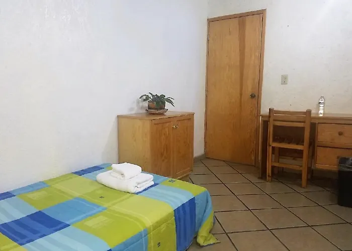 C Huespedes Sn Angel - Confirme Reservacion Al Telefono Siempre - Guest house Mexico City